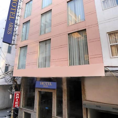 Hotel Aries Nova Deli Exterior foto