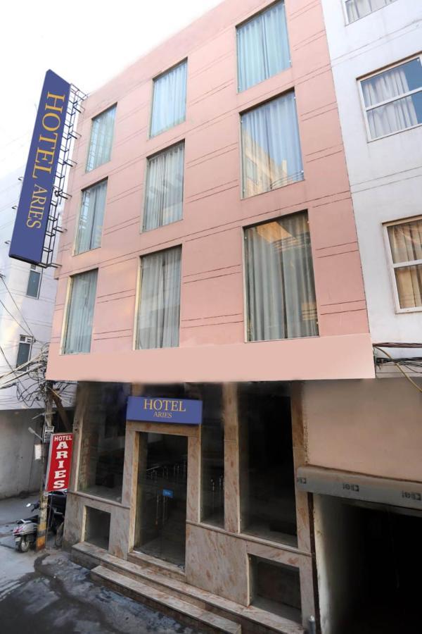 Hotel Aries Nova Deli Exterior foto