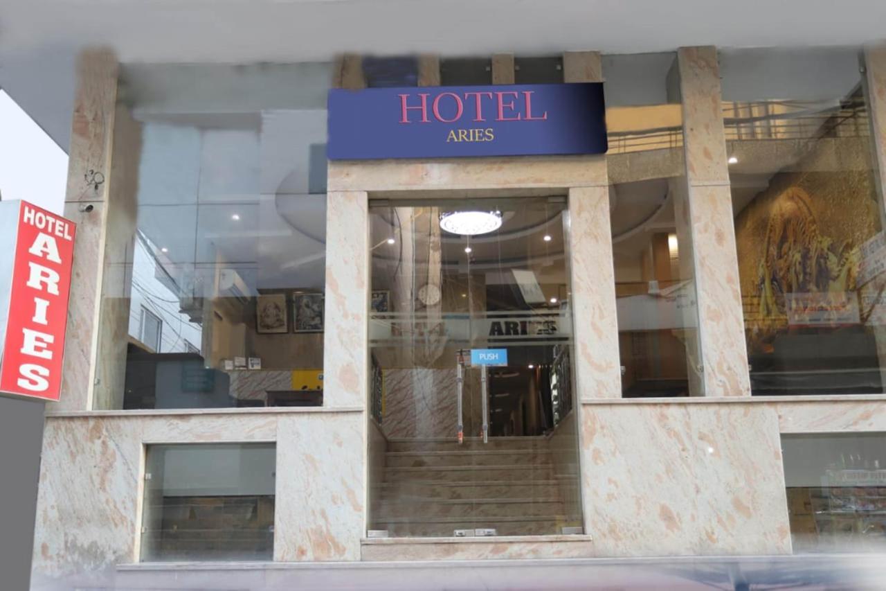 Hotel Aries Nova Deli Exterior foto